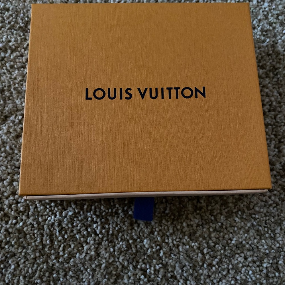 Louis Vuitton brand new out of box 6 key ring holder